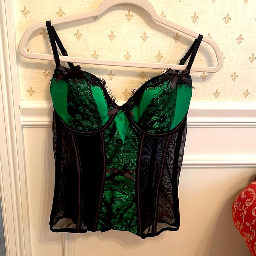 Black and green lace corset/thong set